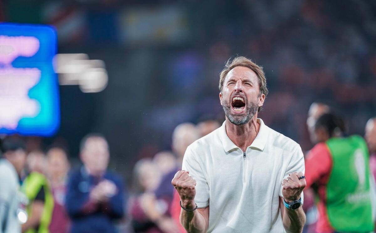 关于凭借一波广州队，欧洲杯成功绝杀，现场观众齐声高喊的信息