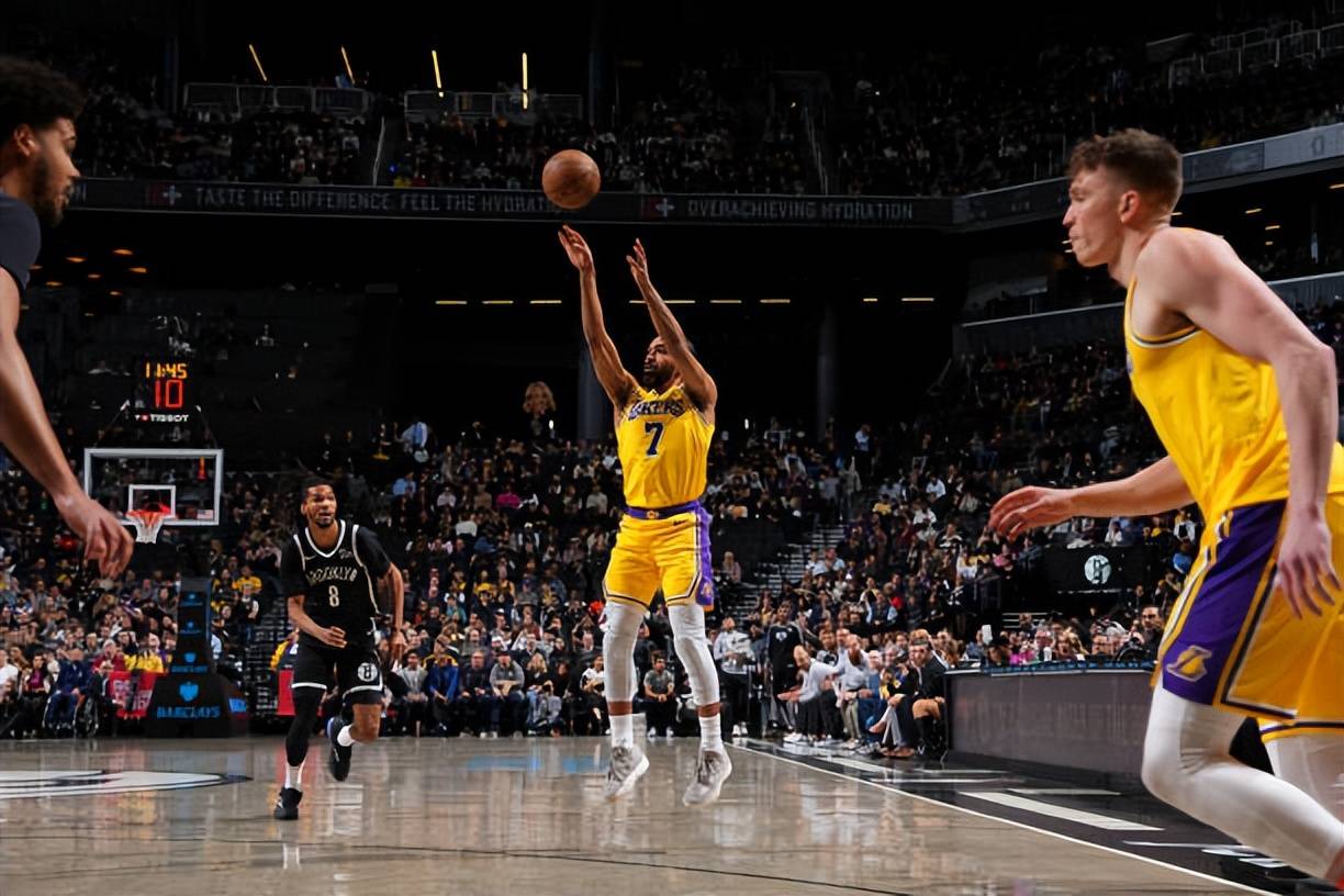 米兰体育亚洲官网-湖人新人表现卓越，表现令人刮目相看