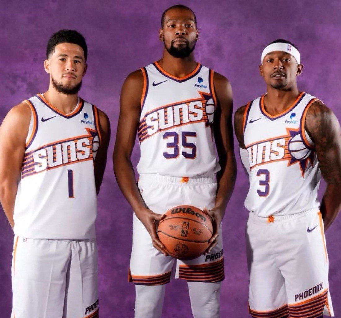 关于菲尼克斯队实力压倒金斯顿城队进入四强的信息