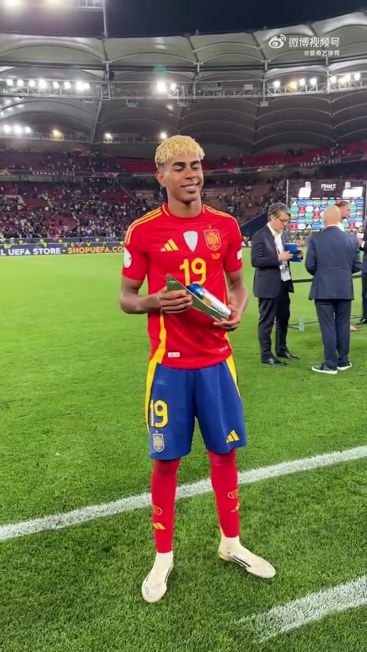 关于欧国联赛赛季荣誉揭晓，各项奖项竞争激烈的信息