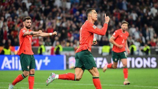 米兰体育入口-包含欧国联比赛葡萄牙队凭借进攻势头，轻松拿下对手的词条