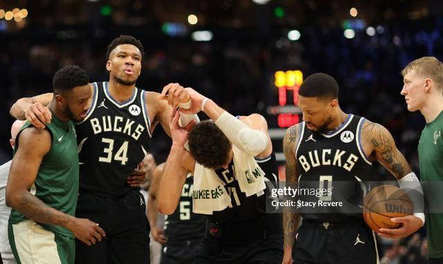 雄鹿主场战胜篮网，字母哥表现出色