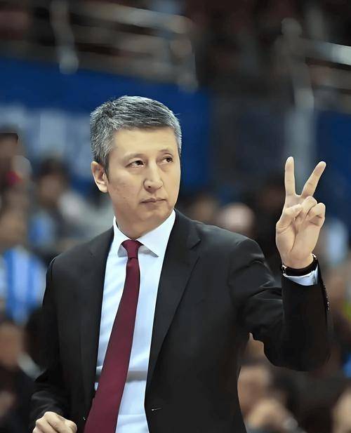 包含沙尔克主教练变阵，战术奏效赢得关键胜利的词条