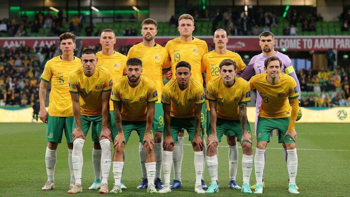 精彩足球对决掀起轩然大波，球员风采扣人心弦的简单介绍