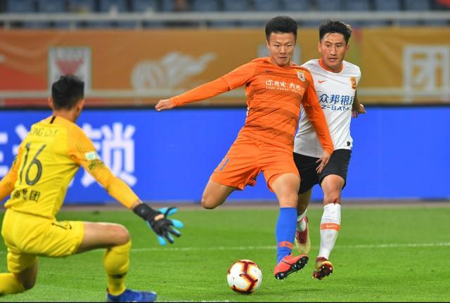 米兰体育注册-包含山东鲁能主场力克青岛黄海，继续追击的词条