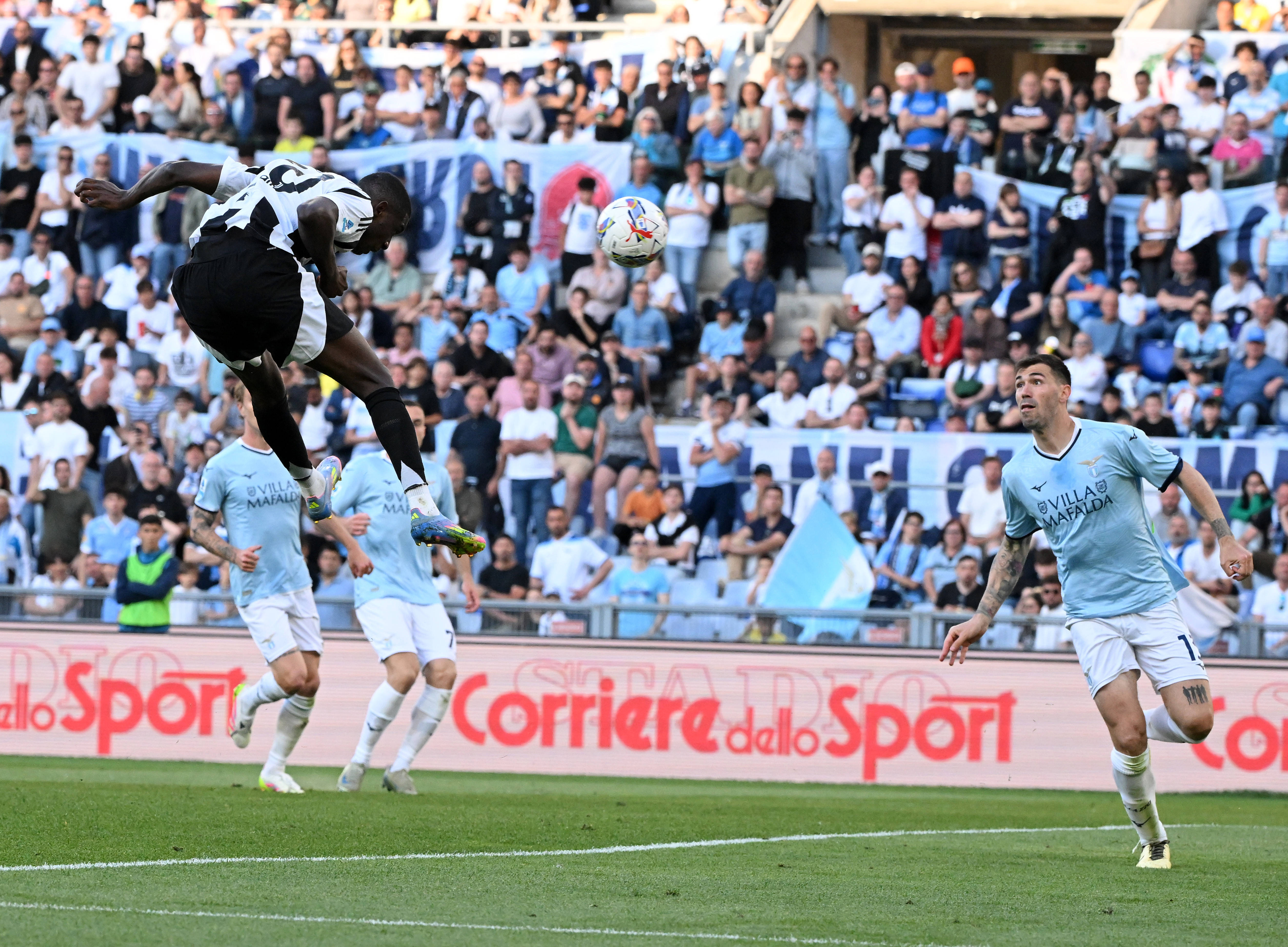 尤文图斯逆转战胜对手，提前晋级淘汰赛