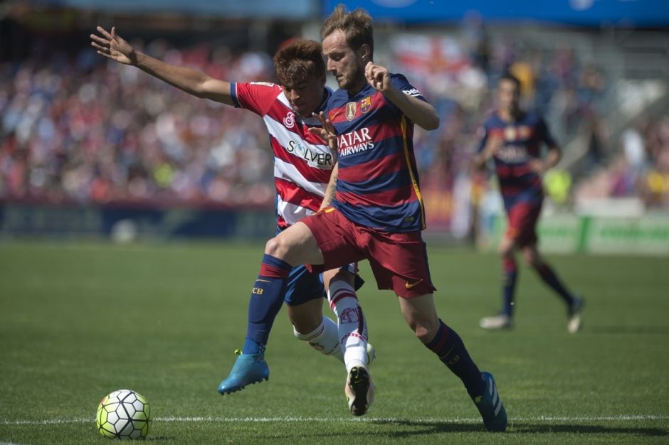 包含卡利亚里主场遭遇惨败，暂停向中游发展的词条