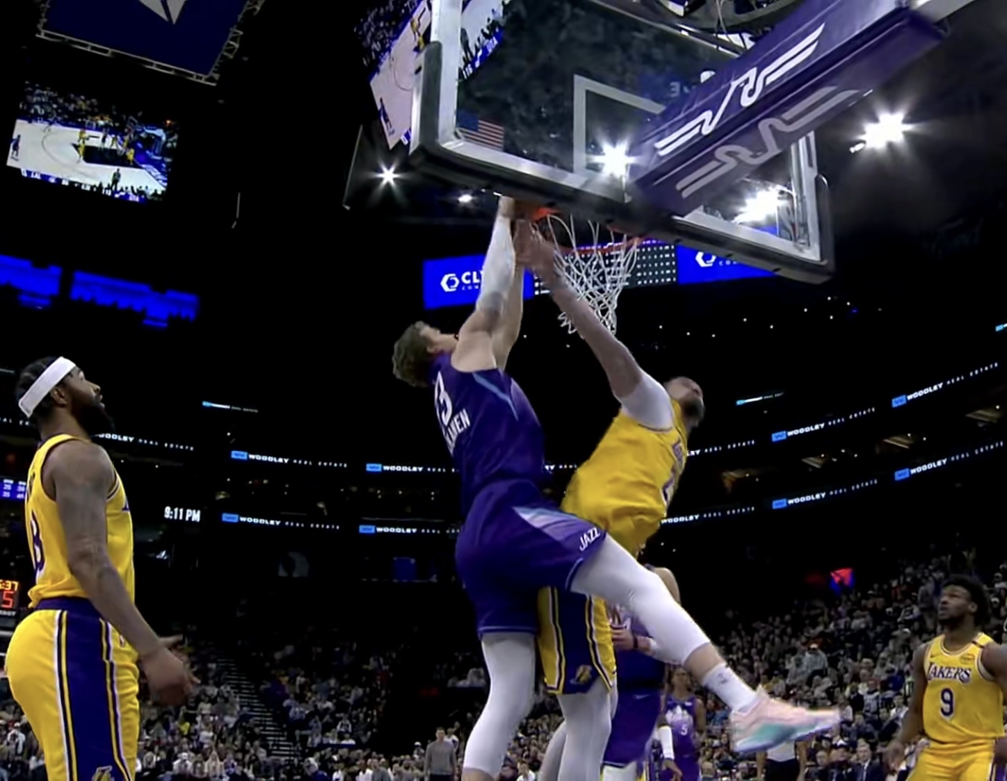 米兰体育培训-主场作战失利，湖人队面临季后赛压力的简单介绍