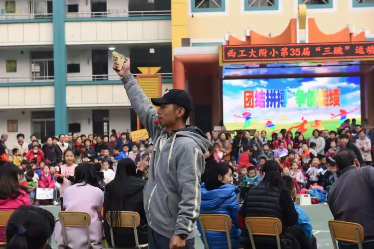 关于抢币比拼焦灼激烈，现场气氛紧张的信息