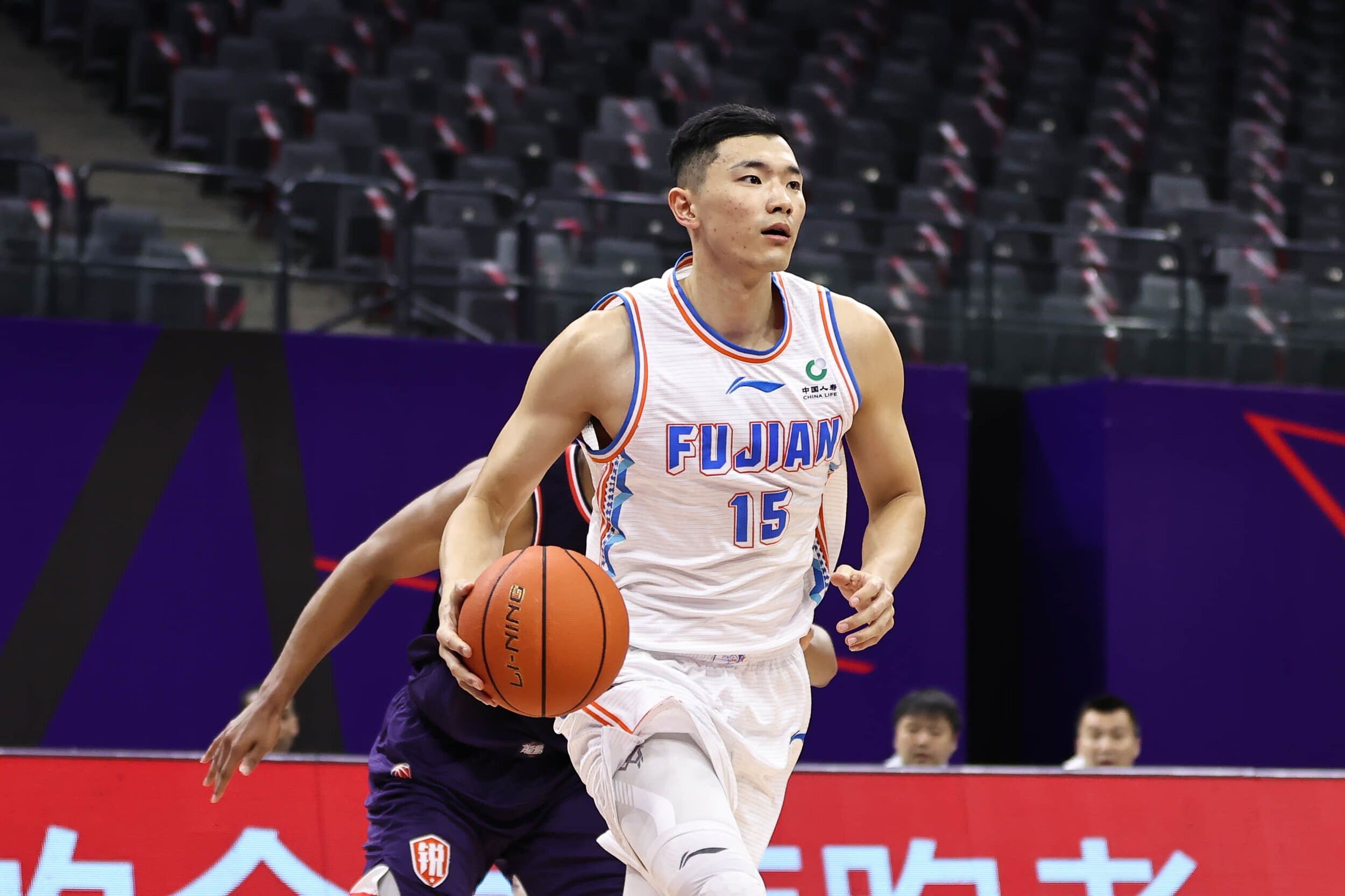 福建男篮大获胜利，击败陕西橄榄球队