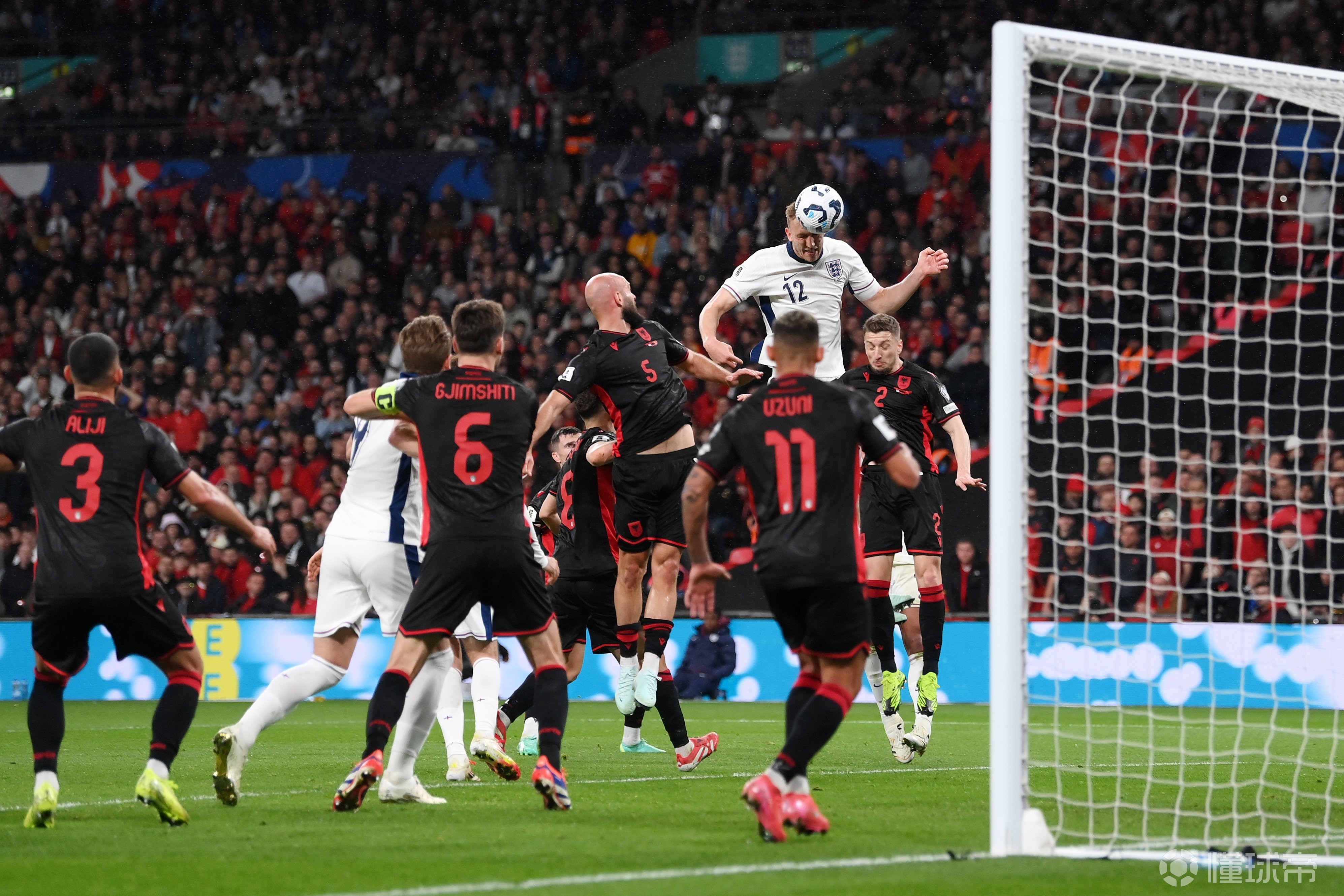 英格兰足球锦标赛火爆展开，精彩纷呈