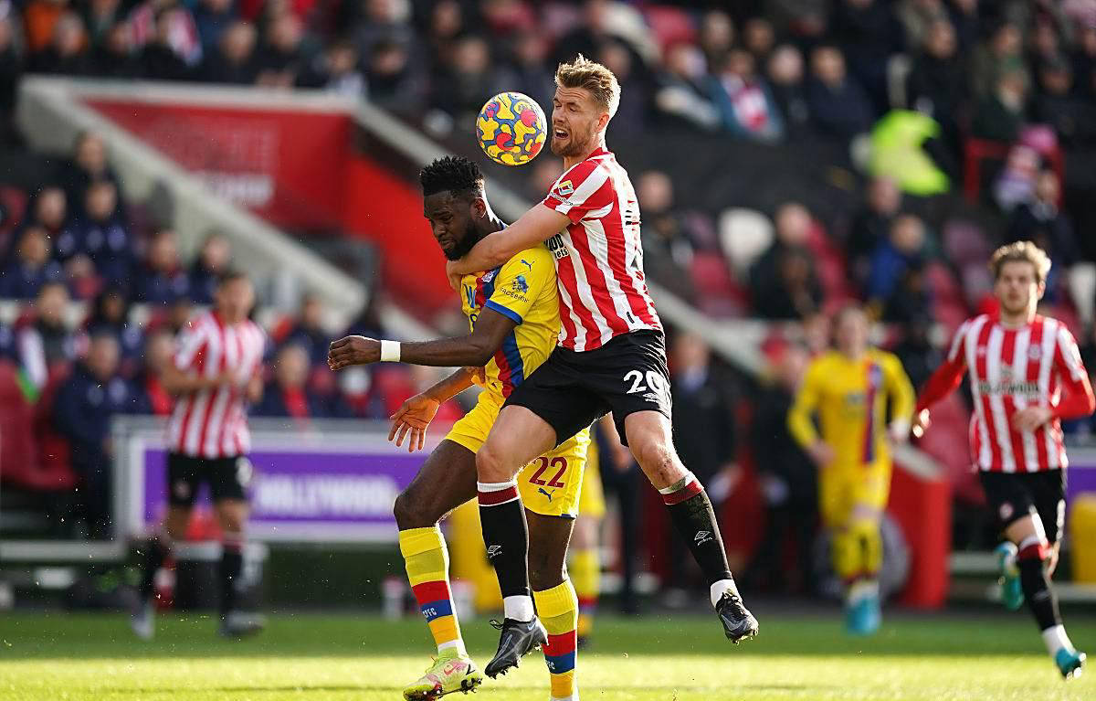 米兰体育登录-勒沃库森角逐联赛前列，球队士气高涨展现实力的简单介绍