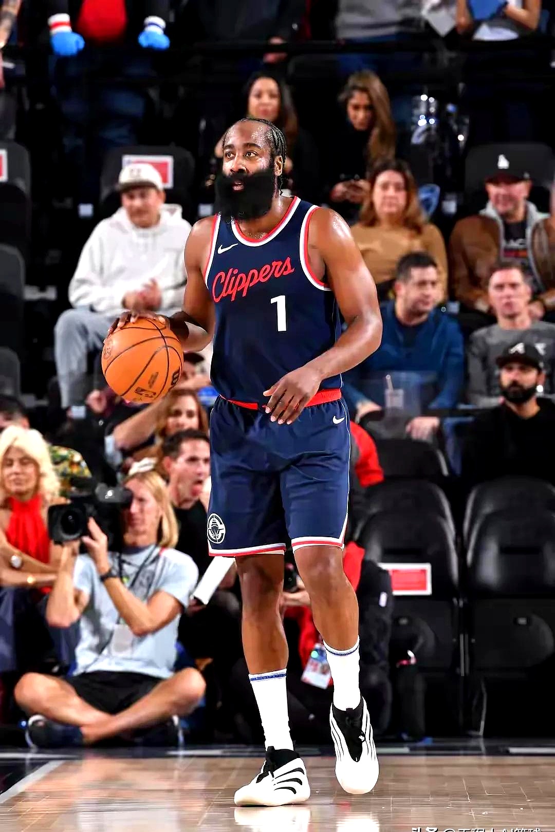 火箭客场惜败独行侠，哈登砍下40分的简单介绍